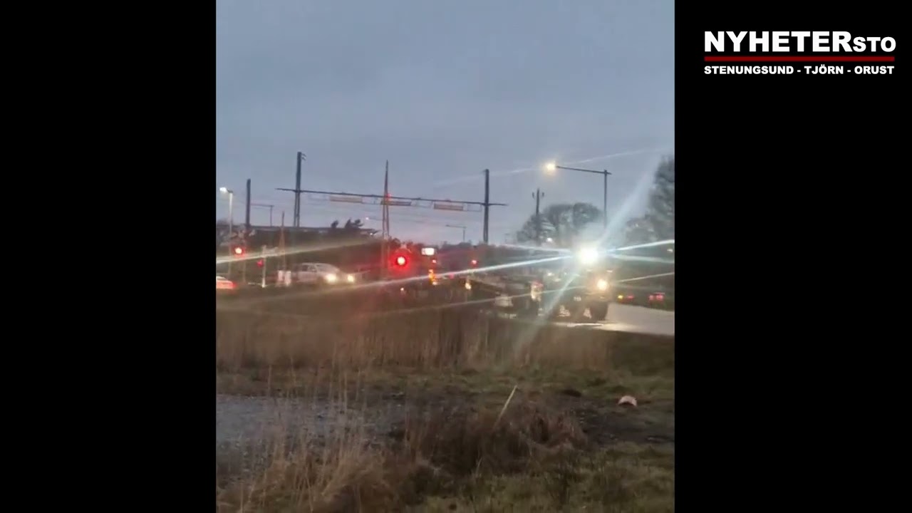 2025-01-19 Signalfel - Här passerar fordon över järnvägsövergången trots blinkande rött