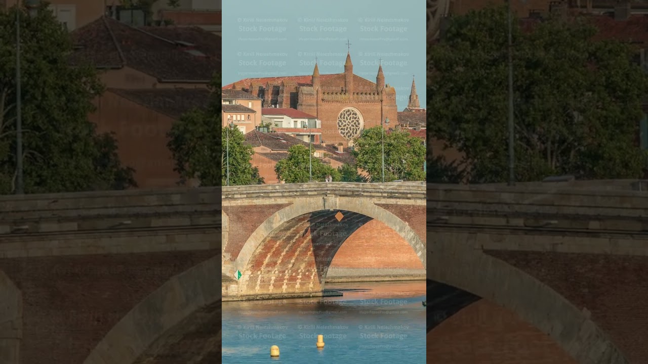 Garonne River and Pont Neuf timelapse in downtown Toulouse, France