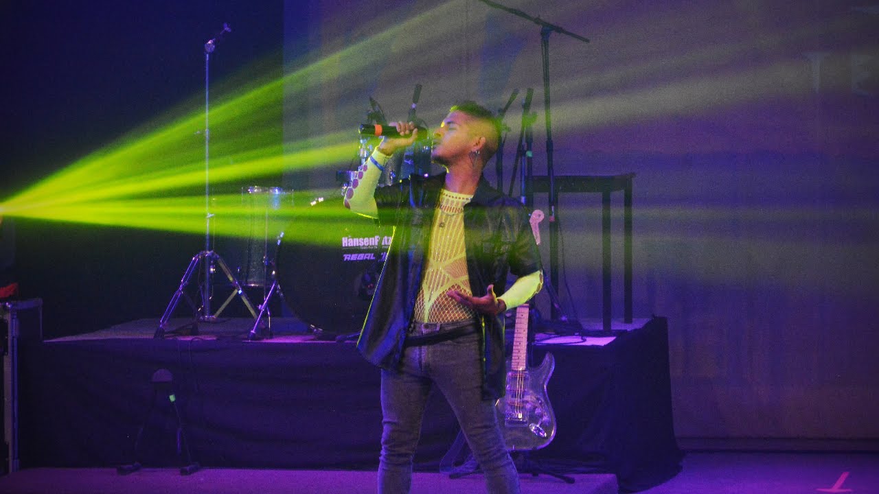 Rebo Rv - Tócame (EN VIVO) - YouTube