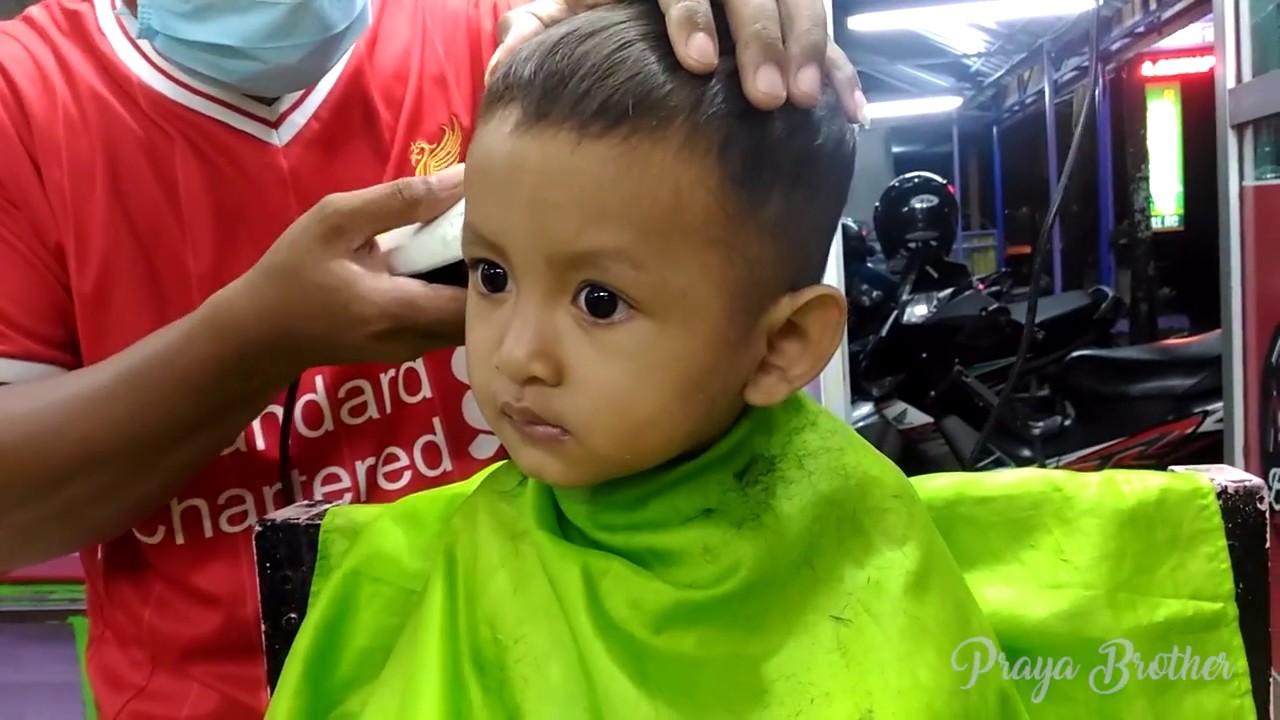 LUCU Balita Potong Rambut  di  Salon  Madura YouTube