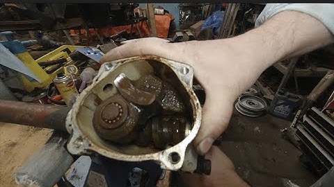 Lube and Inspect the Steering Box - Austin Healey Service Manual