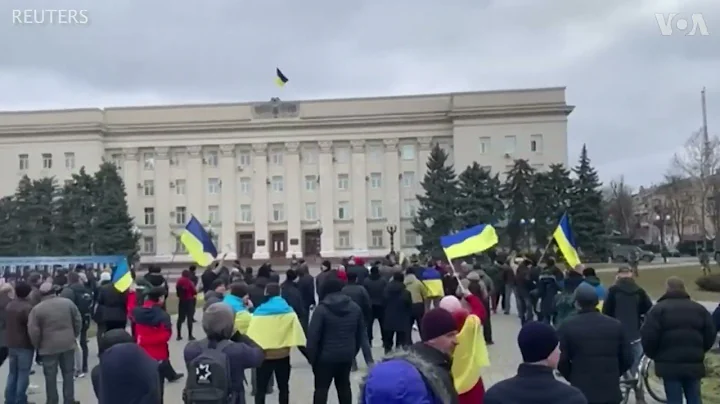 乌克兰被占领城市的民众走上街头 - 天天要闻