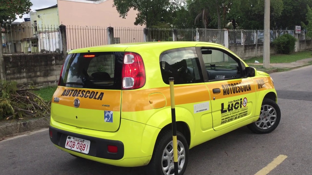 Entrando na vaga de Baliza Fiat uno instrutor Rodrigo auto