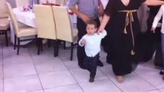 Video thumbnail of "Ο μικρότερος χορευτής - Καλαματιανός Απειράνθου Νάξου"
