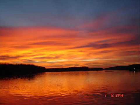 موسيقى نحن والقمر جيران لفيروز      