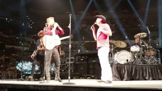 Kevin Fowler plays 100% Texan with Dierks Bentley