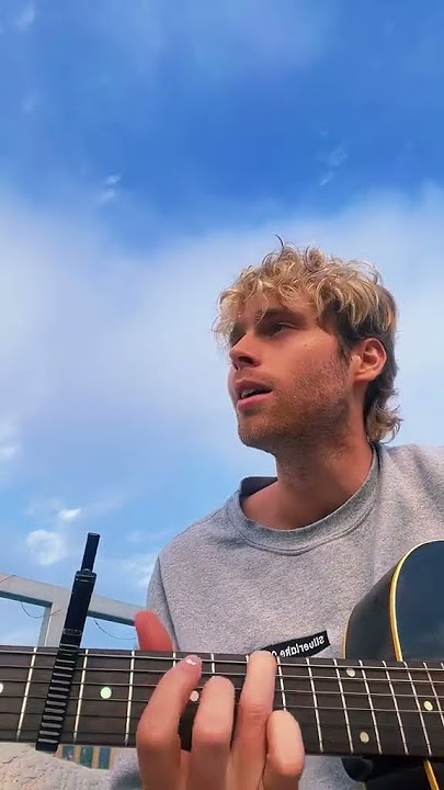 She Looks So Perfect (Acoustic) - Luke Hemmings | Tiktok