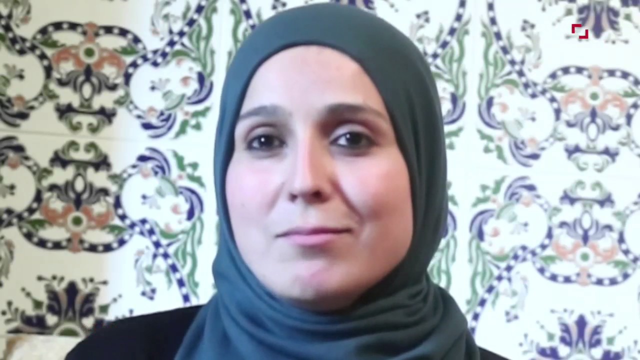 فبراير تيفي | رسالة جريئة لزوجة أول معتقل في الحسيمة : توحشتك جلول و لن أتخلى عنك