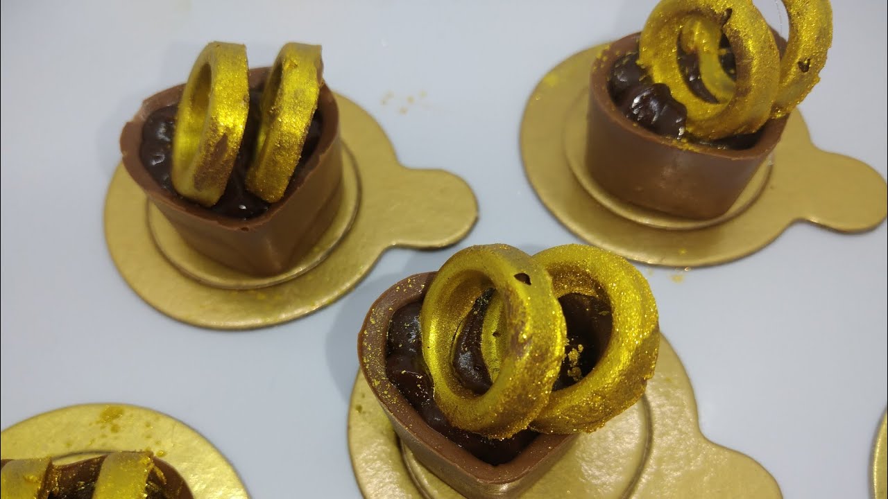 Buffet  coração com aliança doce finos tema noivado e casamento