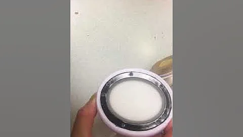 Replacing headphone ear pads