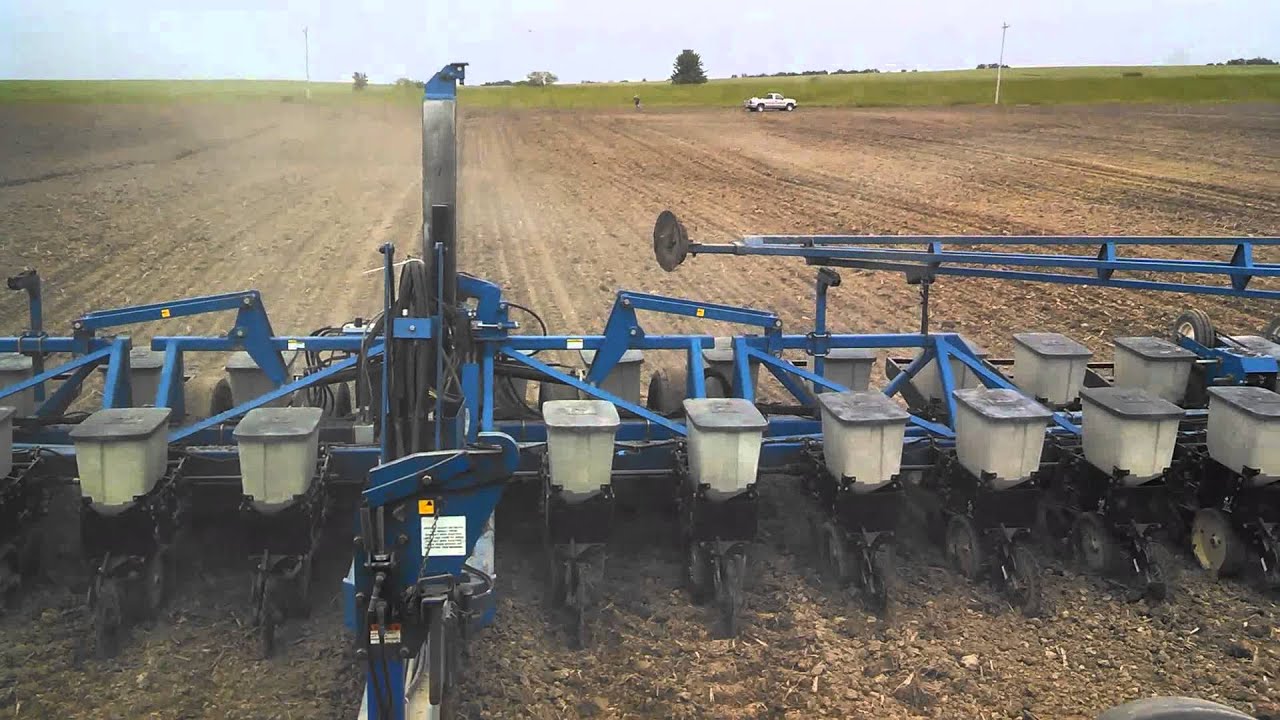 Kinze 2600 planting corn YouTube