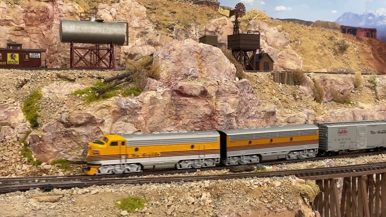 Maerklin 30601 - F7 der Rio Grande - YouTube