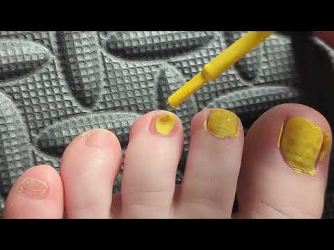 Painting My Toes Yellow At The Gym!