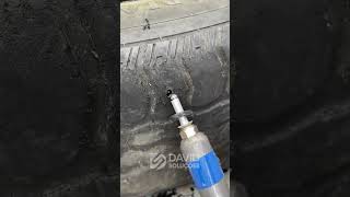 Conserto caseiro para pneu furado #DicaAutomotiva #ReparoDePneu #GarageHacks
