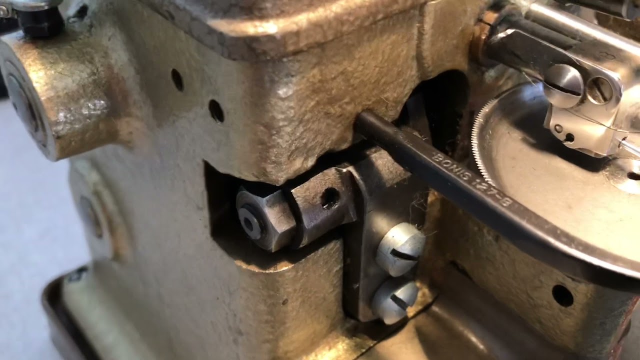 Как заправить нить в скорняжную машину?!