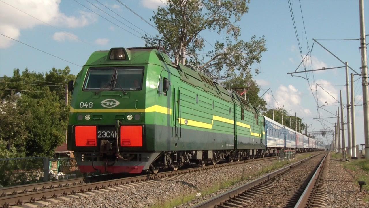 2ЭС4К-048 с поездом №104 Адлер — Москва
