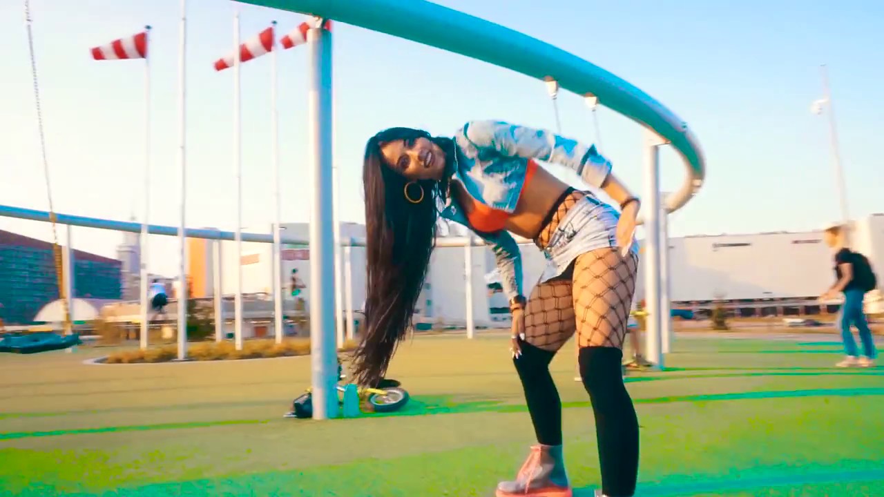 DANA DANIELA / FEMALE DANCEHALL STEPS by DHQ SHISHA - YouTube