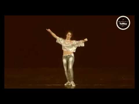شاهد بنت 17 سنه تتحدى صافيناز فى الرقص الشعبى على مهرجان ياعينى يا ليلى