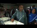 Elections aux comores  le prsident azali vote  mitsoudj  afp images