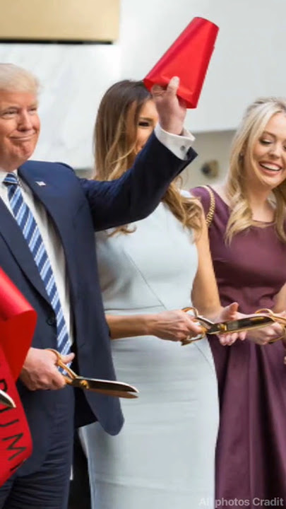 🇺🇲President Donald Trump stops to watch the United States Marine Band play God Bless America #trump