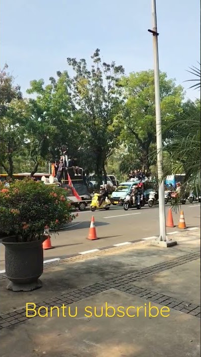 rombongan mahasiswa menuju istana menolak kenaikan BBM#mahasiswa #demo#bbm