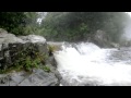 Рыба запрыгивает в водопад на реке Кема