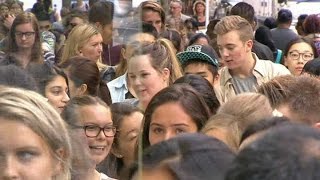 Fans flood Topshop at grand opening