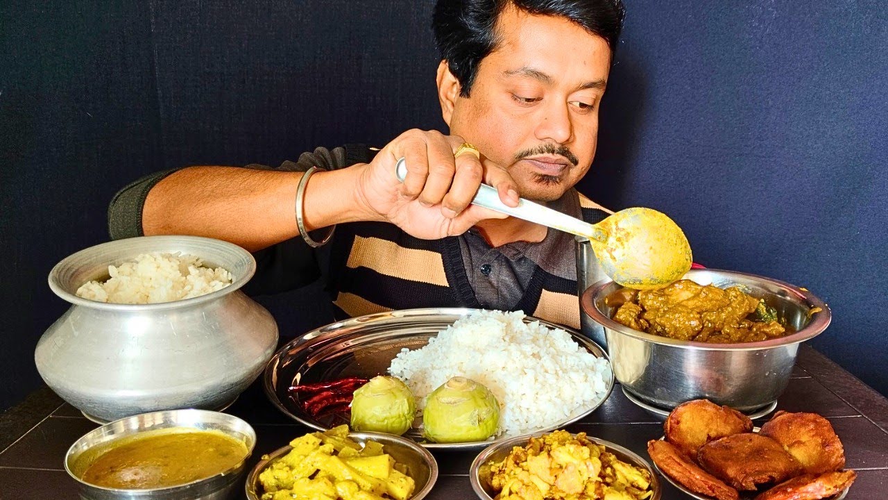 Big Bite Eating🔥 Duck Gravy🦆(হাঁসের মাংস কষা)🦆, Olkopi Bharta😋, Phulkopi Bhaja + Data Chochori🤤 Asmr