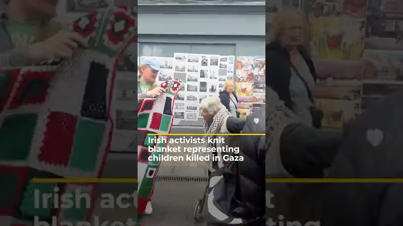 ناشطون أيرلنديون يحيكون بطانية تمثل الأطفال الذين قتلوا في غزة