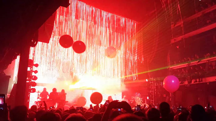 Miley Cyrus - 1 Sun (w/ The Flaming Lips)