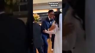 😳 Pasteur Joël Tatu embrasse la femme de Marcello Tunasi