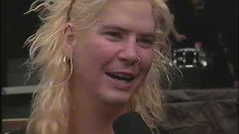 Guns & Roses " Paradise City " live @ The Ritz * 1988 MTV Stereo * Axl Stage dive