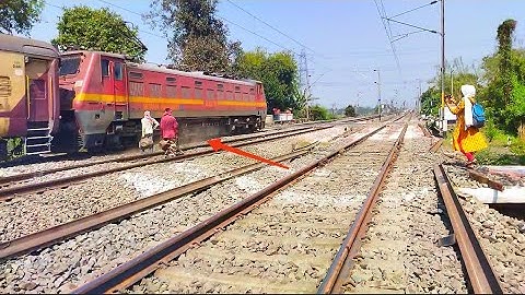 Deadly Attack : Dangerous Aggressive Kanchanjangha Express Deadly Attack At Railgate