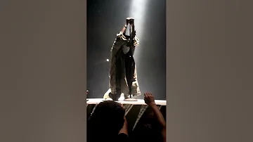 Kanye attempts to perform Hey Mama