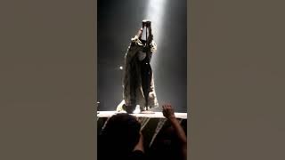 Kanye attempts to perform Hey Mama