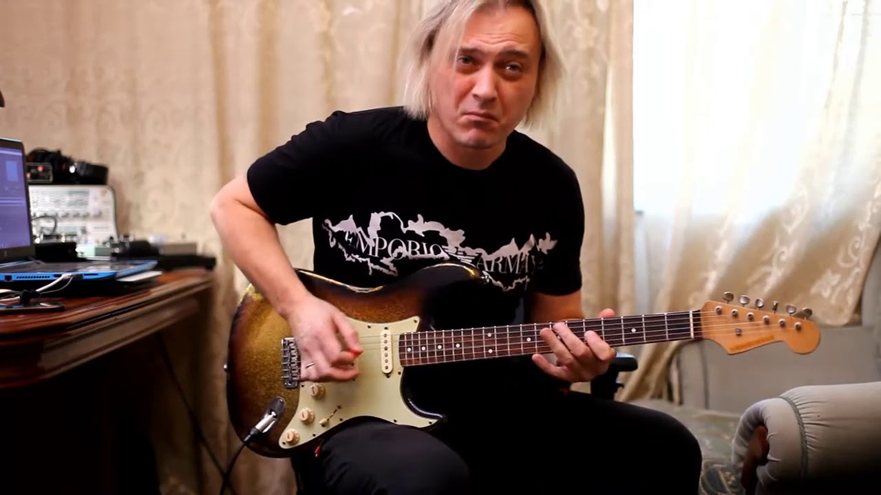 Relic Depot Stratocaster   Gold Sparkle 3 Tone Sunburst