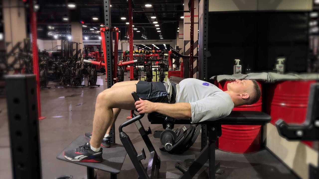 Хип траст в тренажере (Machine Hip Thrust)