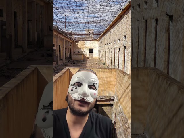 لي دخل قعد 😂