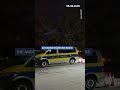 Unbekannter schießt auf fahrendes Auto