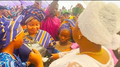 All Eyes on Dance Floor as Eniola Ajao Sprayed Odunlade Adekola’s Wife