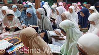 Sholawat Dahsyat: Dalail Khairat Rabu Santri Putri Ponpes Rofa Plered Bantul