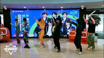 [ENG SUB] Zhang Xingte dances CHUANG2021 theme song with friends 张星特 俞更寅 何屹繁 代少冬 于洋 曾涵江 曹左 重温创造营主题曲