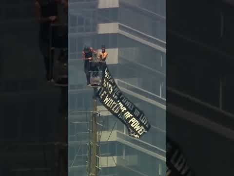 Russian daredevils stage stunt atop Empire State Building
