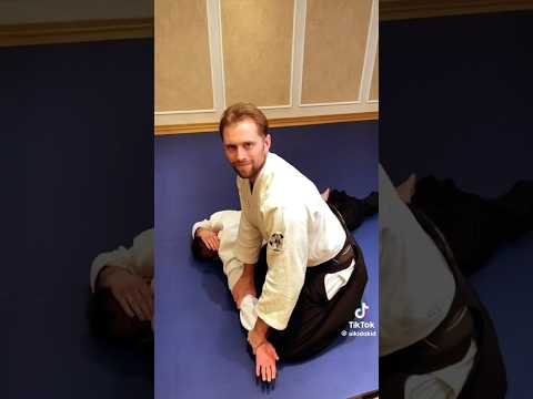 видео: Рассказал ученику о «странном» ударе в айкидо 🥋👋🏻 #айкидо #aikido