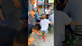 This man played a prank on a short man 🤣 #shorts #funny
