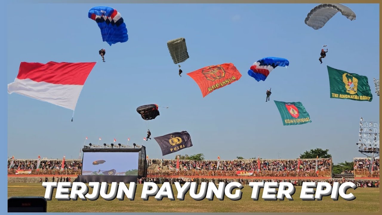 Terjun Payung Spesial Peresmian Tugu Perjuangan Kota Pekalongan