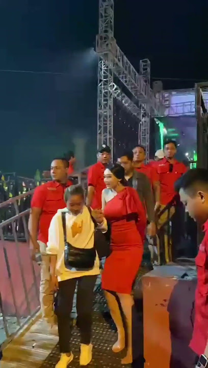 alun alun wonogiri (om adella)devarina indra