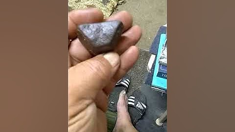 "Stoney meteorite"-oriented( w/flow lines)