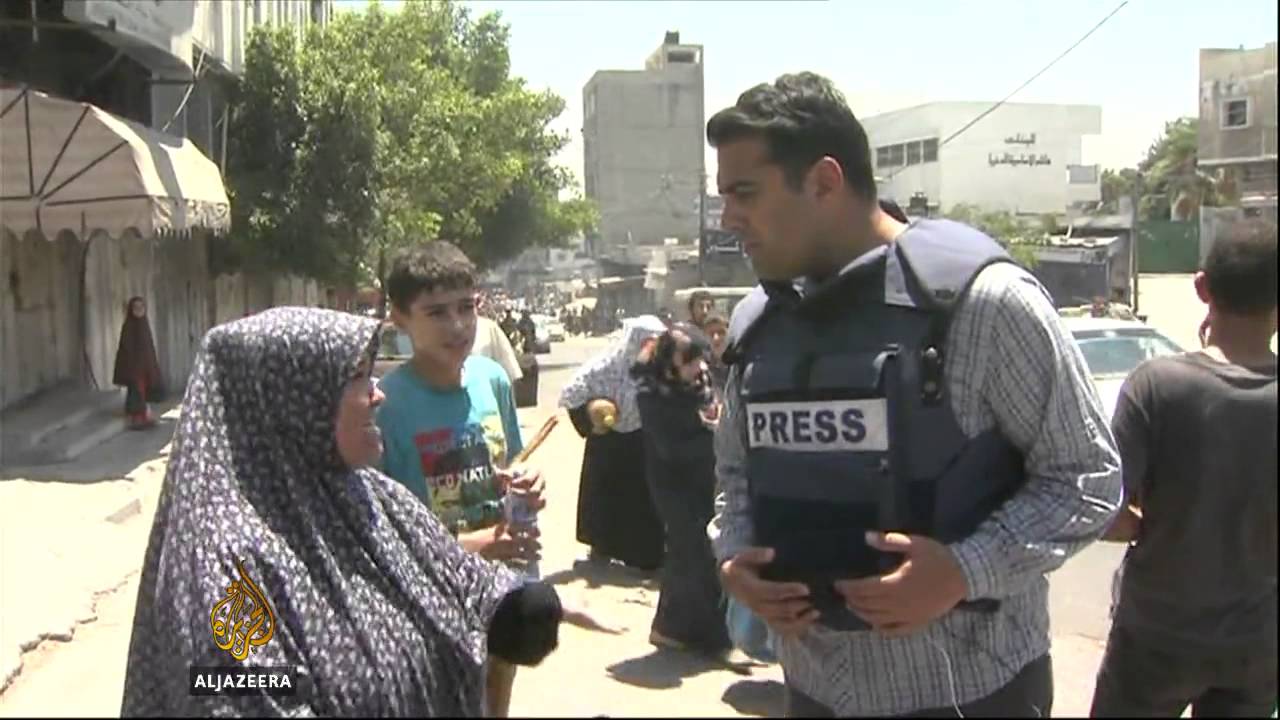 سكان الشجاعية يعودون بعد القصف