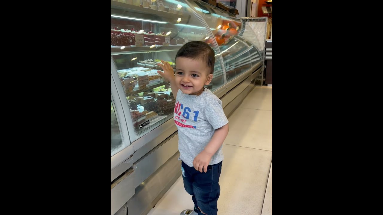 Adorable Baby At La Baguette 🥰🧁🍰